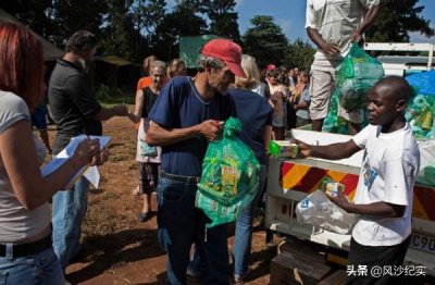 ​白人贫民窟的真实生活（“白人的地狱”：南非白人贫民窟，没水没电没工作，靠