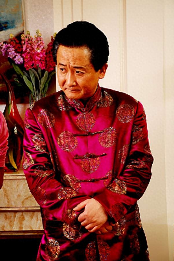 58岁梁天出身名门背景深,追蔡明被拒,妻子是大美女