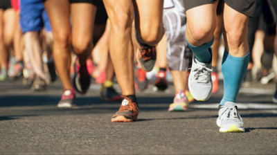 ​怎样跑步又快又不累又可以持久、不伤膝盖？医生提醒：5个技巧需掌握