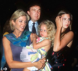 ​1988年到1998年，10年间的特朗普和家人，伊万卡13岁就很漂亮