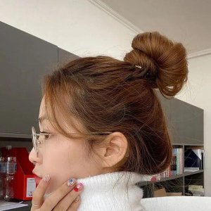 ​头发稀少怎么扎丸子头好看？教程来了，发量少也能绑出蓬松包包头！