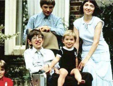 ​霍金与他的三个孩子