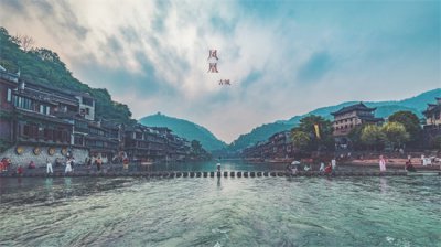 ​凤凰古城在湖南哪个市(湘西之旅：漫步于凤凰古城的大街小巷，寻找沈从文书中的
