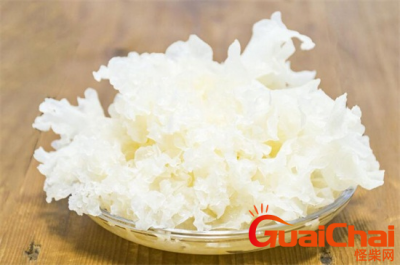 ​银耳是凉性还是热性食物？银耳是凉性还是热性的它的营养价值是什么？