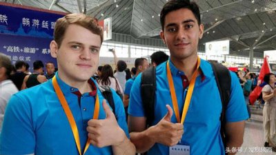 ​昨天宝兰高铁首发，我们带了两个歪果仁去……