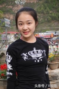 齐如意，《暖春》中饰演小花，《樱桃》中演红红，悲情女孩长大了