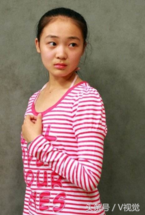 齐如意，《暖春》中饰演小花，《樱桃》中演红红，悲情女孩长大了