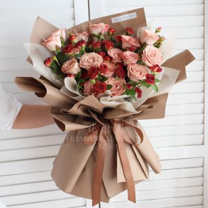 ​圣诞礼物送什么好给女朋友（圣诞节送什么礼物给女朋友？鲜花、珠宝、衣服、香