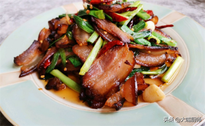 ​熏好的腊肉怎么长期保存 ，不放冰箱，一年不长毛不发臭，越放越香