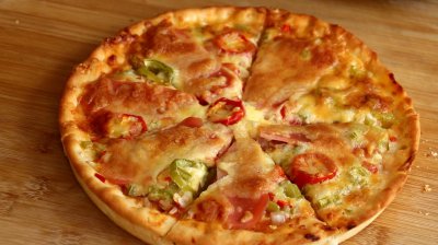 ​孩子最爱吃的比萨饼怎么制作，在家10块钱就能搞定，简单好吃又营养