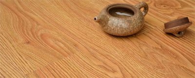 ​复合木地板保养并配上复合木地板清洁技巧