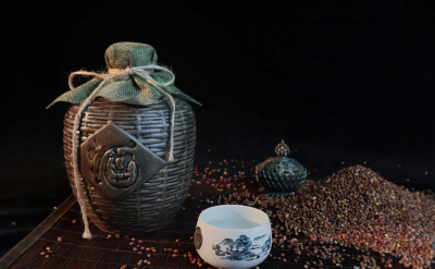 ​白酒酿酒配方(白酒配料表有看头了，水排在第一位就是“勾兑酒”吗？建议学习下