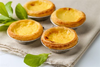 ​怎么制作蛋挞？1盒牛奶2个鸡蛋，教你在家自制蛋挞