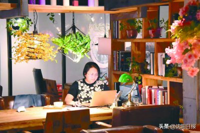 ​喧嚣和尘嚣的意思 喧嚣尘上的意思