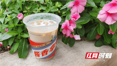 ​瑞幸咖啡新品拿铁 瑞幸咖啡品牌联名