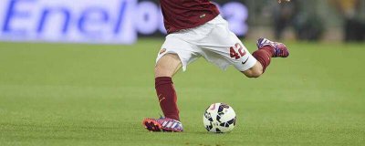 ​足球怎么样射门力气大些 足球怎么射门力量大