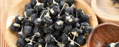 ​女人喝黑枸杞有什么好处 每天干吃黑枸杞子几粒最好