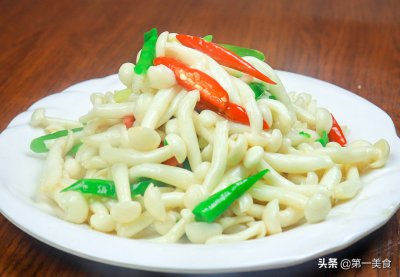 ​白玉菇怎么做最美味？教你烹饪技巧，鲜嫩爽滑，香辣入味