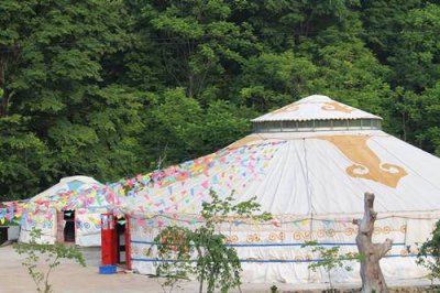 ​天上有个太阳水中有个月亮是什么歌（天上有个太阳水中有个月亮是什么歌的歌词