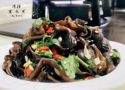 ​拌木耳怎么拌好吃窍门（凉拌黑木耳在家做小窍门，好吃又营养，轻松又简单）