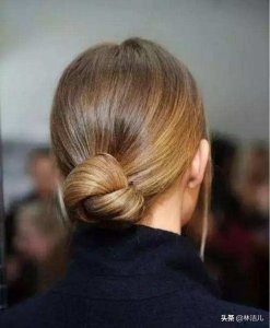 ​如何扎丸子头发的简单方法（如何扎丸子头发的简单方法初中生）