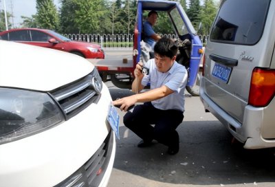 ​交通事故报警电话号是多少（交通事故报警电话122还是110）