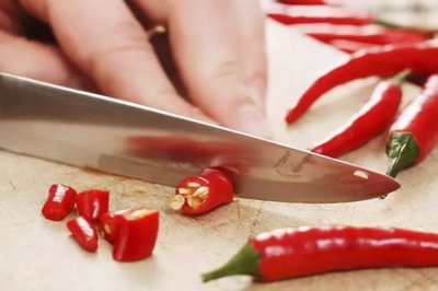 ​手被辣椒辣到不要怕，这几个小妙招，轻松缓解灼烧感