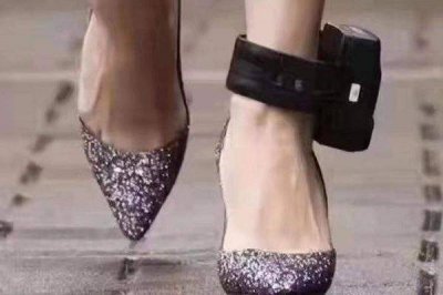 ​孟晚舟电子脚镣 全国人民都在你的背后不用害怕