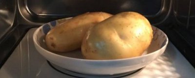 ​微波炉烤整个土豆会爆炸吗[微波炉热土豆会炸吗]