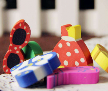 ​手机壳背面粘胶怎么去除（手机壳背面粘胶怎么去除视频）