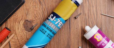 ​透明玻璃胶怎么去除 凝固很久的玻璃胶怎么去除