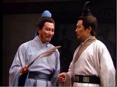 ​诸葛亮比刘备小多少岁（诸葛亮比刘备聪明吗）