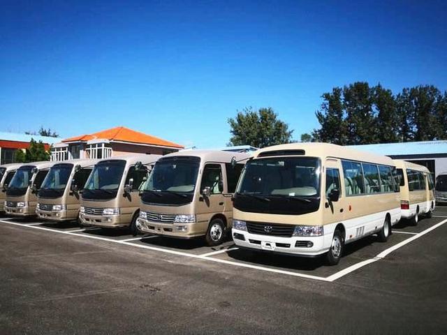 成都考斯特中巴车租赁多少钱一天？-