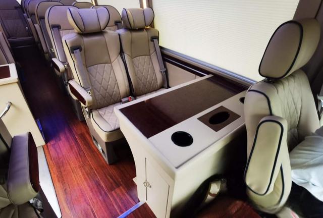 成都考斯特中巴车租赁多少钱一天？-