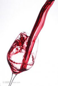 ​茅台醒酒杯图片(茅台自带的小酒杯图片)