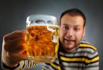 ​喝啤酒下去快(喝啤酒咽不下去怎么办)