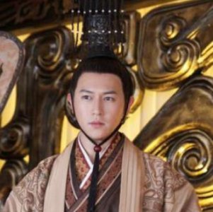 ​汉朝时期为了防止外戚干政的出现，皇帝都是怎么做的？