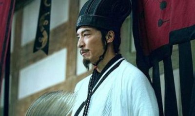 ​许靖的官职非常大，为何刘备却非常看不起他呢？