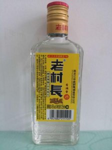 ​白瓶的老村长怎么打开(蓝瓶老村长瓶盖怎么打开)