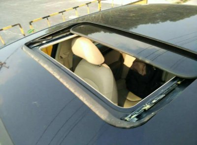 ​买车坚决不买带天窗的（买完车三年知道天窗其实没什么必要）