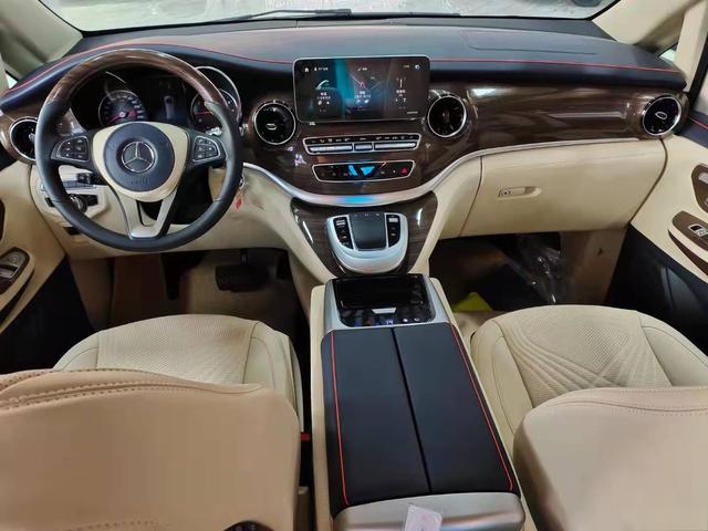 7座高顶奔驰V260迈巴赫商务车现车配置特价解读-