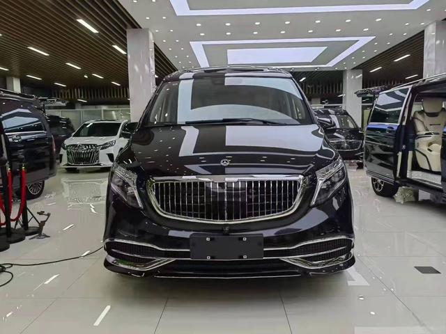 7座高顶奔驰V260迈巴赫商务车现车配置特价解读-