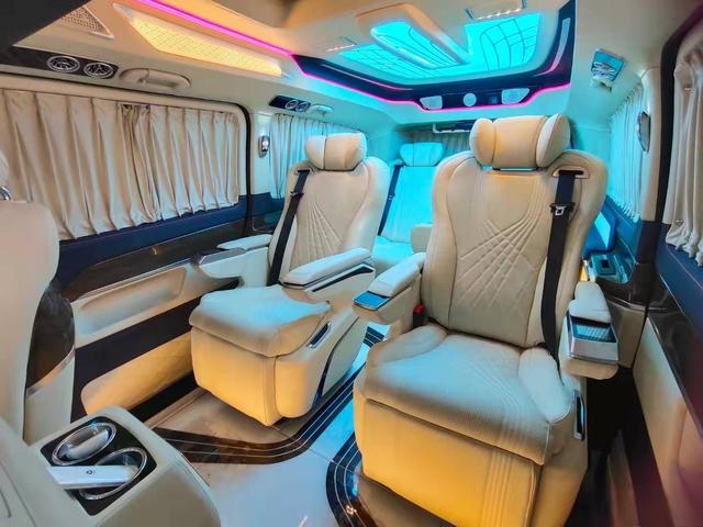 7座高顶奔驰V260迈巴赫商务车现车配置特价解读-