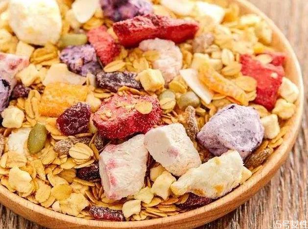 酸奶水果燕麦片减肥吗 酸奶水果燕麦片的正确做法 酸奶水果燕麦片减肥吗 酸奶水果燕麦片的正确做法