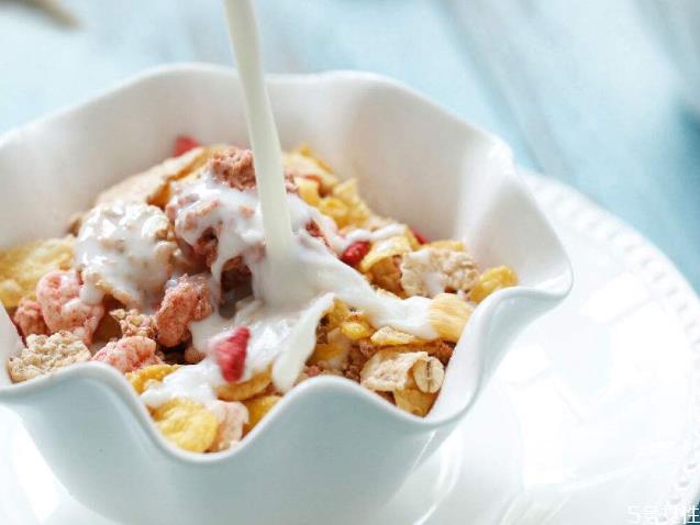 酸奶水果燕麦片减肥吗 酸奶水果燕麦片的正确做法 酸奶水果燕麦片减肥吗 酸奶水果燕麦片的正确做法