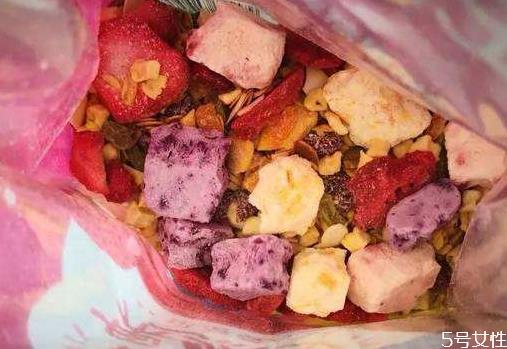 酸奶水果燕麦片减肥吗 酸奶水果燕麦片的正确做法 酸奶水果燕麦片减肥吗 酸奶水果燕麦片的正确做法