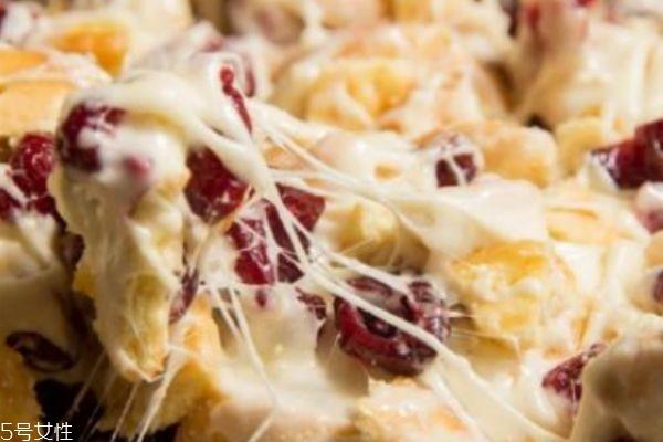 雪花酥和牛轧糖的区别 升级版牛轧糖 雪花酥和牛轧糖的区别 升级版牛轧糖