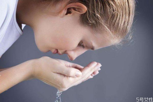 美白的洗面奶真的能美白吗 洗面奶真能美白吗