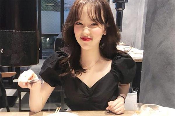 泡泡袖上衣什么颜色好看 泡泡袖上衣夏日穿搭 泡泡袖上衣什么颜色好看 泡泡袖上衣夏日穿搭