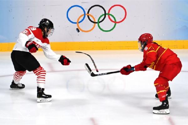女子冰球美国芬兰互殴 冰球可以打架是真的吗 女子冰球美国芬兰互殴 冰球可以打架是真的吗
